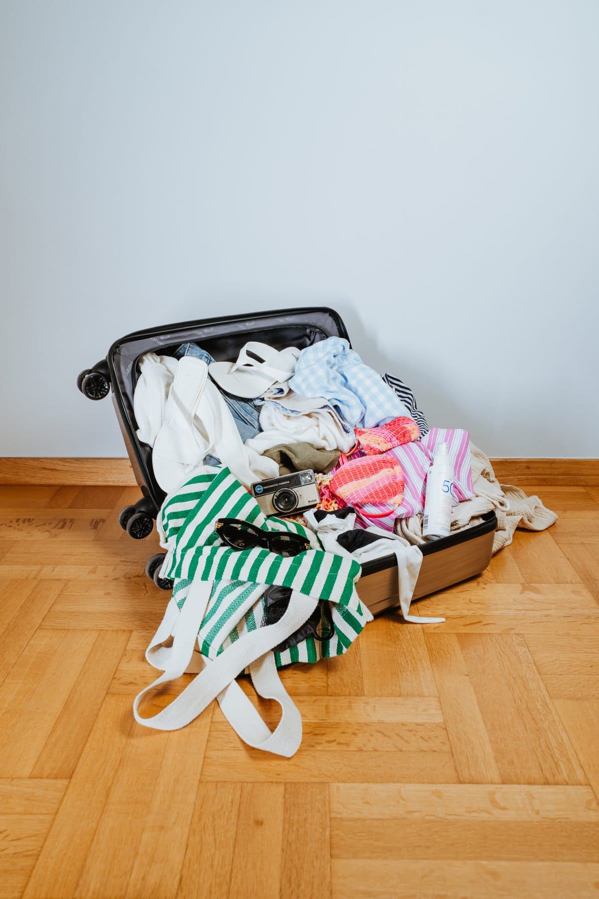 Βαλίτσα διακοπών — styling για ταξίδι
